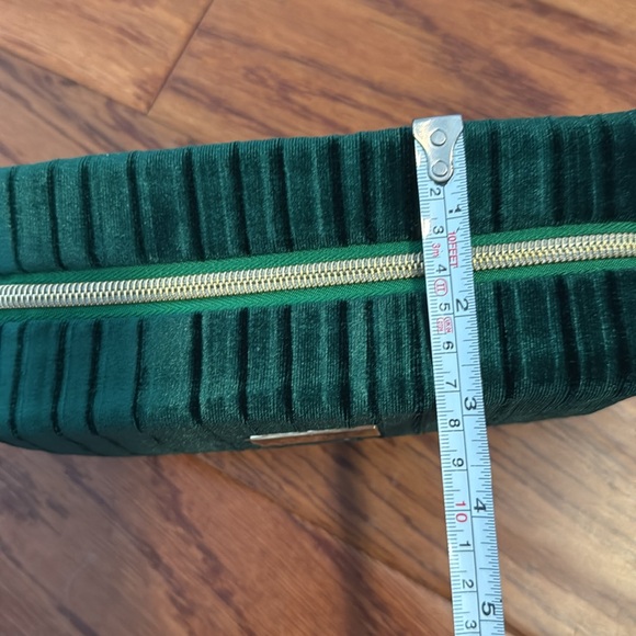 NWT Mario Badescu makeup bag green velvet texture stripe - Picture 9 of 9